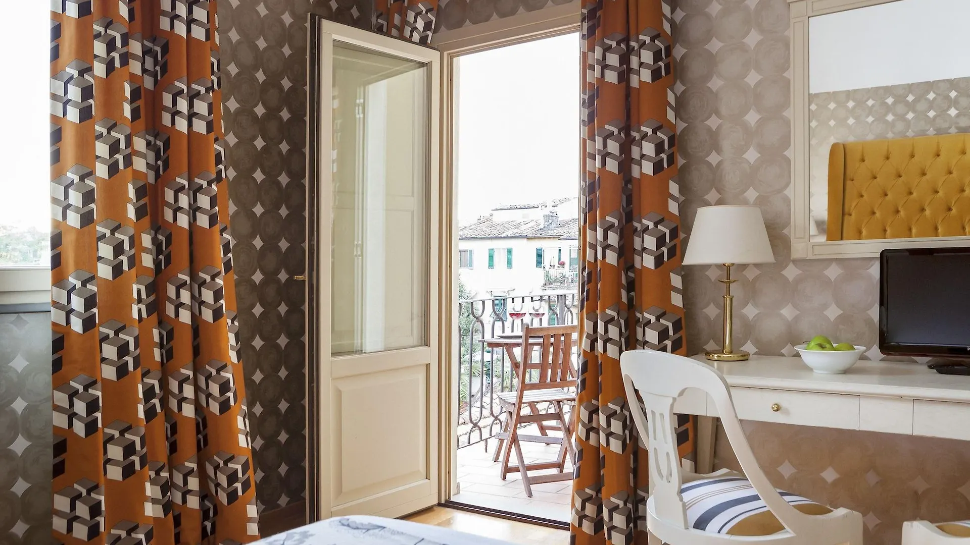 **** Hotel Room Mate Luca, Florence Italy
